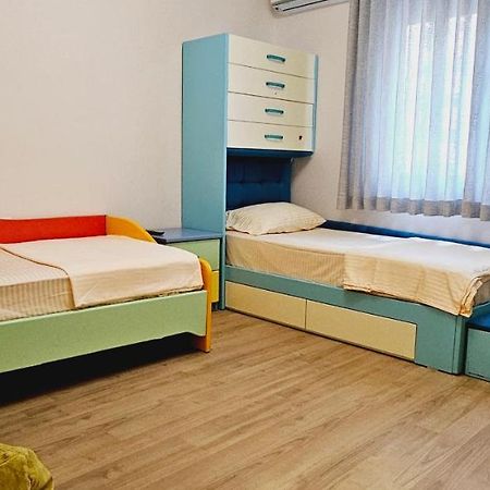 Discover Tirana From Our 3-Room Apartment With Free Parking-Komuna E Parisit Extérieur photo