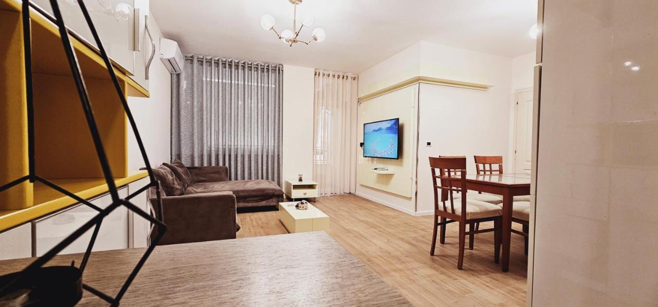 Discover Tirana From Our 3-Room Apartment With Free Parking-Komuna E Parisit Extérieur photo