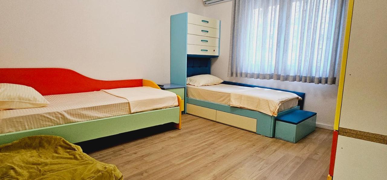 Discover Tirana From Our 3-Room Apartment With Free Parking-Komuna E Parisit Extérieur photo