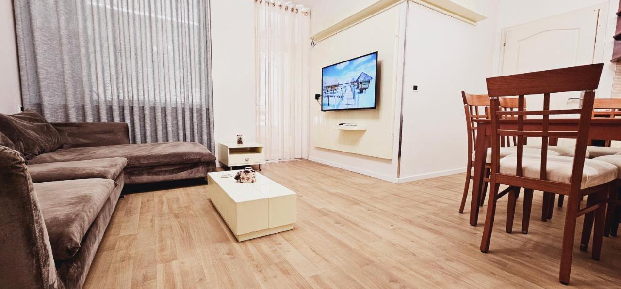 Discover Tirana From Our 3-Room Apartment With Free Parking-Komuna E Parisit Extérieur photo