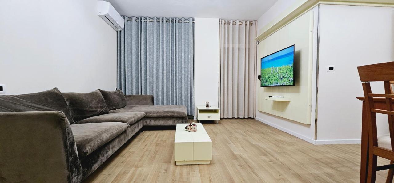 Discover Tirana From Our 3-Room Apartment With Free Parking-Komuna E Parisit Extérieur photo