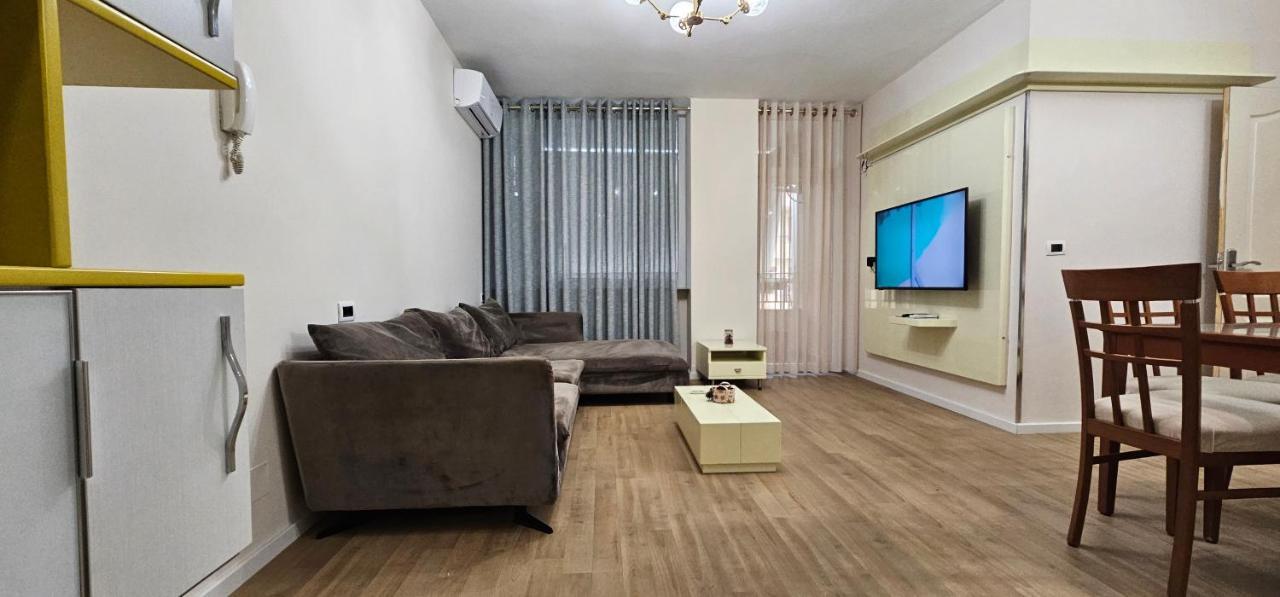 Discover Tirana From Our 3-Room Apartment With Free Parking-Komuna E Parisit Extérieur photo