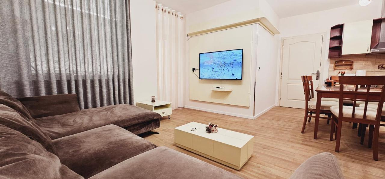 Discover Tirana From Our 3-Room Apartment With Free Parking-Komuna E Parisit Extérieur photo