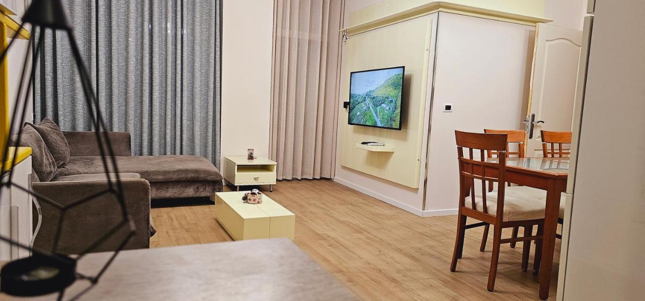 Discover Tirana From Our 3-Room Apartment With Free Parking-Komuna E Parisit Extérieur photo