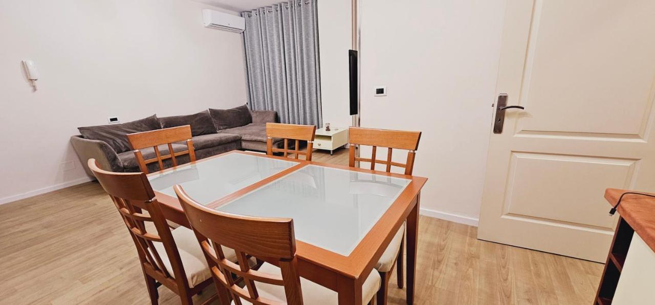 Discover Tirana From Our 3-Room Apartment With Free Parking-Komuna E Parisit Extérieur photo